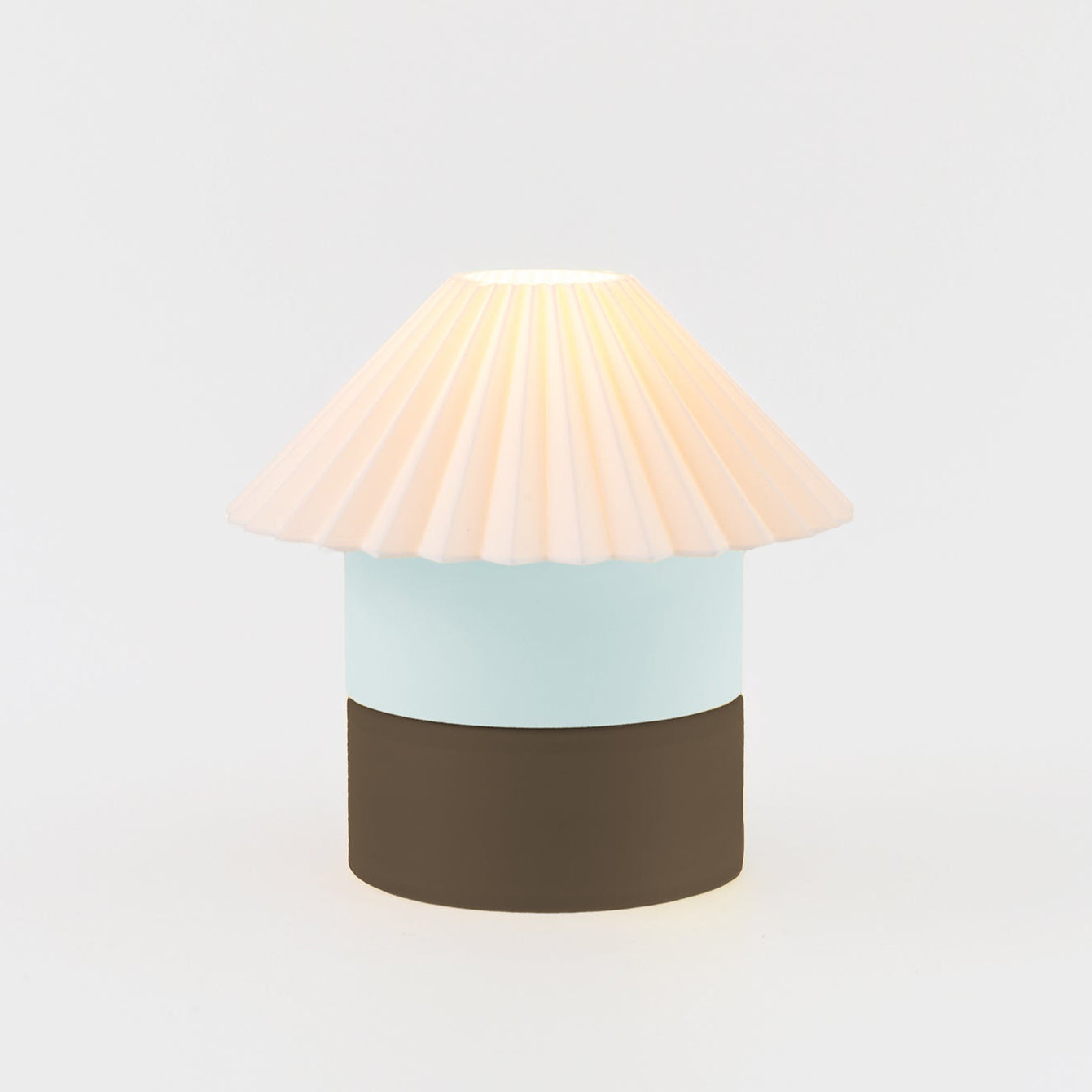 Cici Lamp – Small in Mocha by Nella Home – colorful modular table lamp
Cute aesthetic colorful lamp for dopamine decor lovers
Modular, Scandinavian style modern lighting in Mocha – sustainable PLA table lamp
Color-block decor – Mocha Cici Small