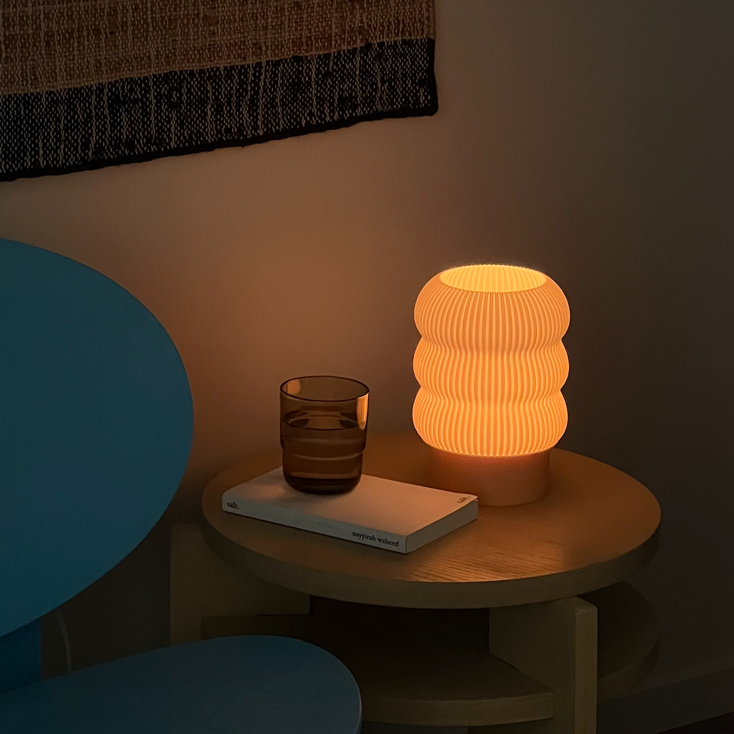 Lola Lamp in Peach – warm peach-toned table lamp with smooth, rounded form
matte shade and curved base – Peach Lola Lamp
Soft geometric table lamp in Peach for joyful styling