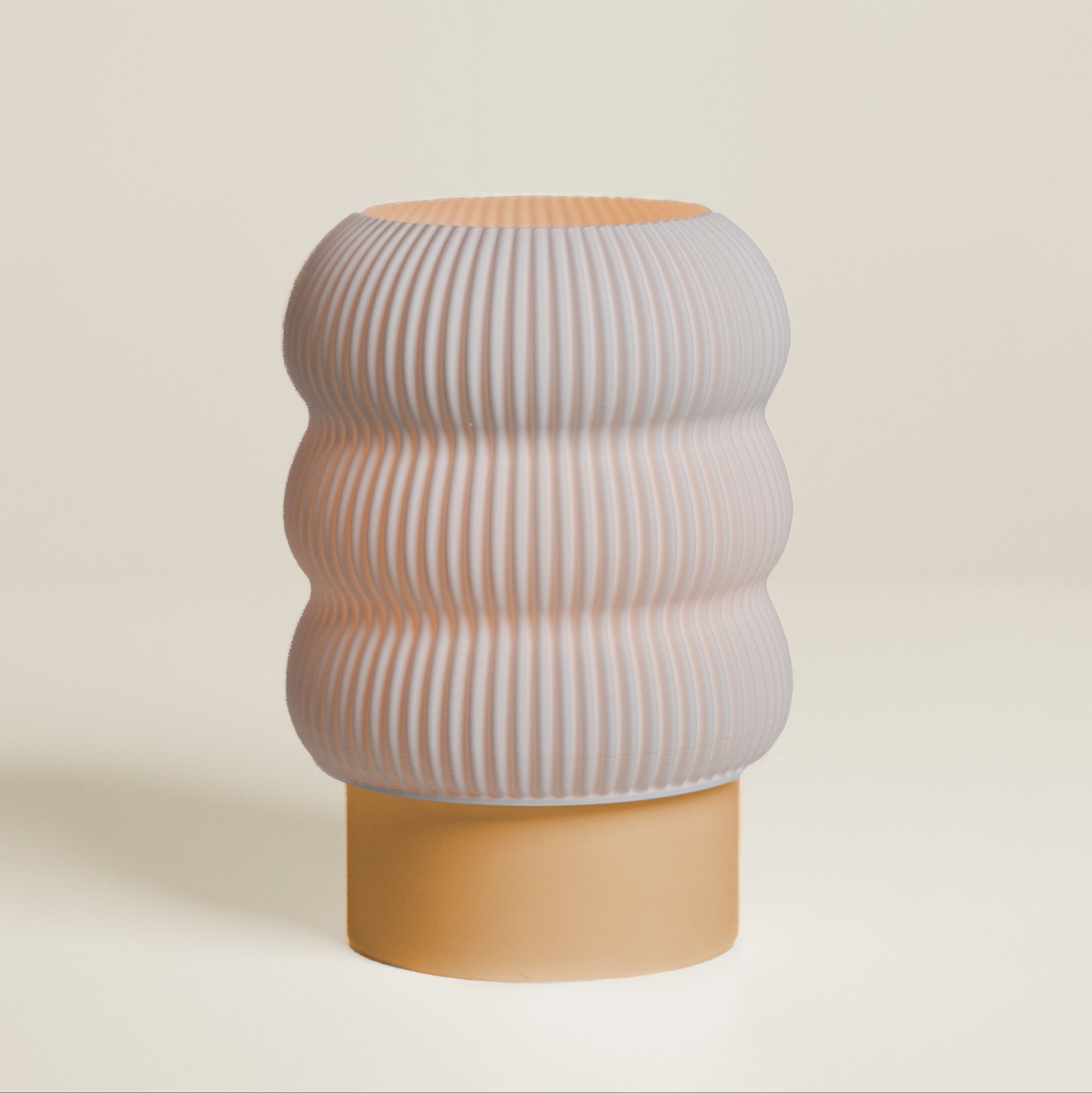 Lola Lamp in Peach – warm peach-toned table lamp with smooth, rounded form
Rounded matte shade and curved base – Peach Lola Lamp
Soft geometric table lamp in Peach for joyful styling
