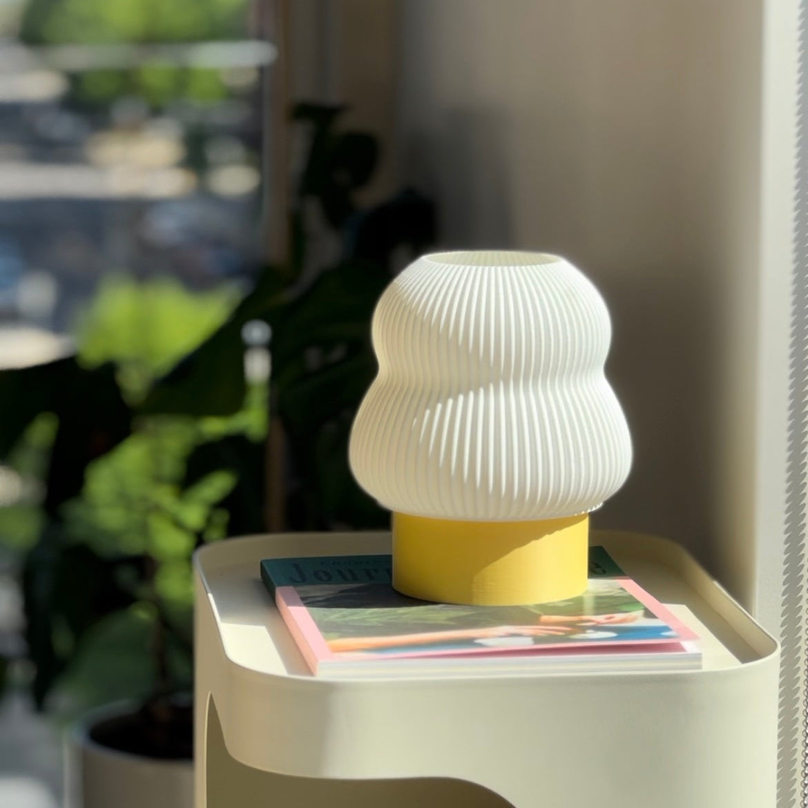 Poly Lamp in Butter – pastel yellow table lamp with a smooth, layered texture
Small matte-finished lamp in Butter yellow for colorful homes
Sculptural bedside lamp in soft yellow for dopamine decor