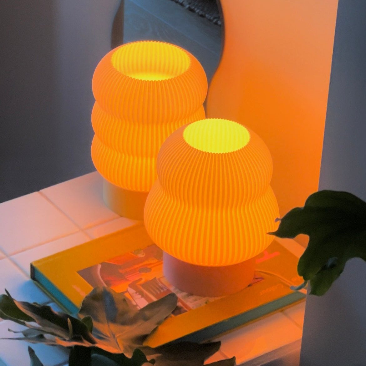 Poly Lamp in Peach – playful pastel orange lamp with curved silhouette
Peach-toned small table lamp for dopamine decor lovers
Peach Poly Lamp with soft matte finish
warm lighting